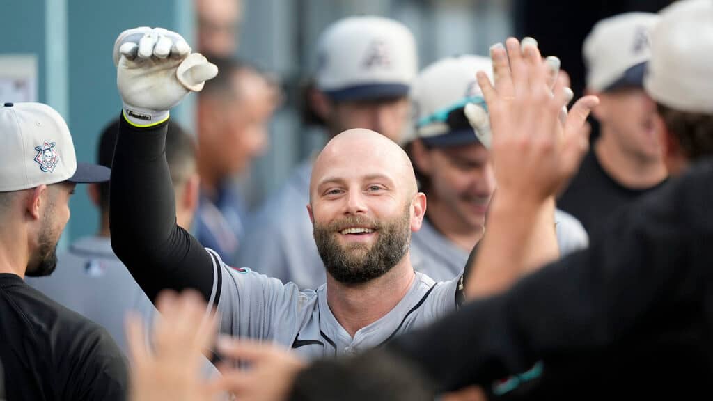 christian-walker-homers-again-at-dodger-stadium,-twice