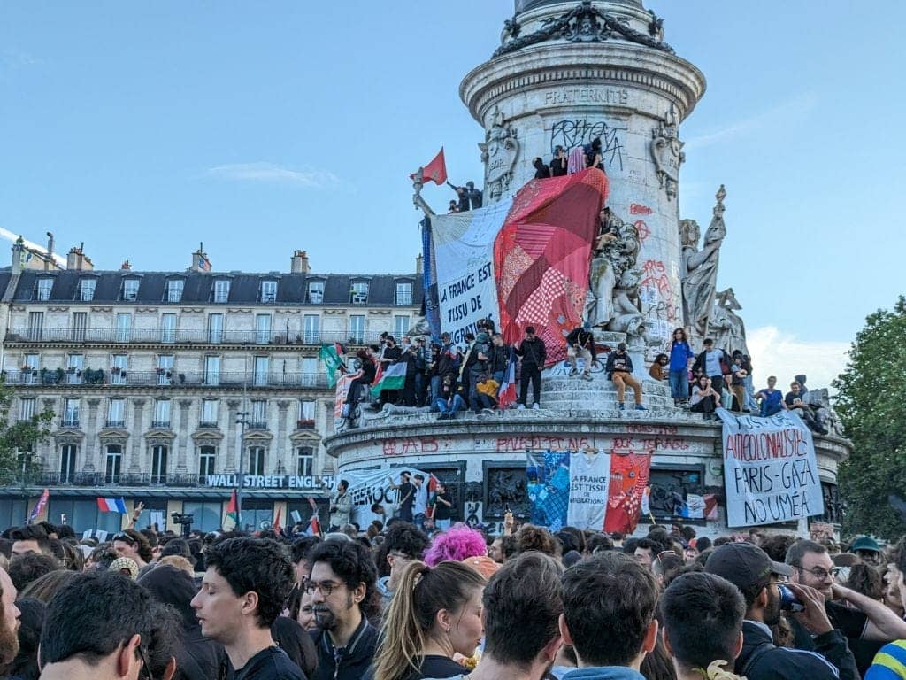 france’s-left-wing-alliance-blocks-a-far-right-majority,-projection-shows