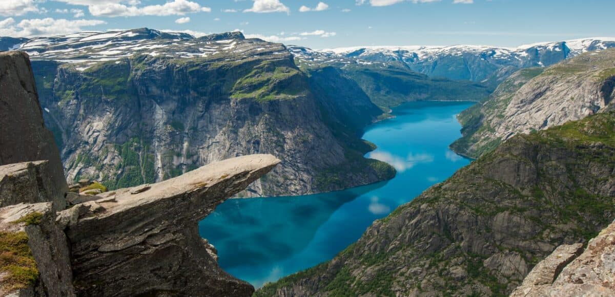 escape-to-scandinavia:-explore-its-enchanting-waterways