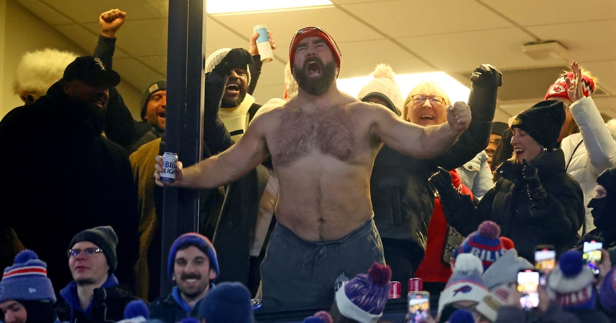 jason-kelce-steals-the-show-at-chiefs-bills-playoff-matchup-in-buffalo