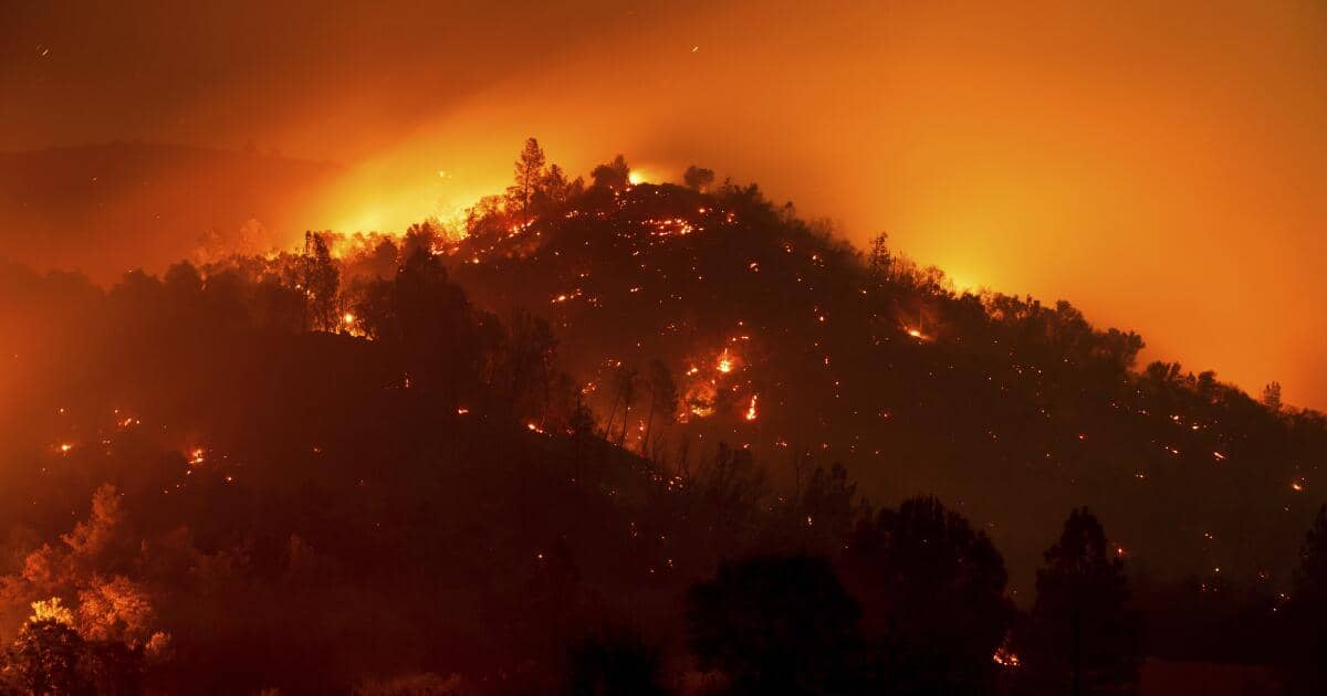 wildfire-shuts-down-highway-to-yosemite-national-park,-threatens-town-of-mariposa