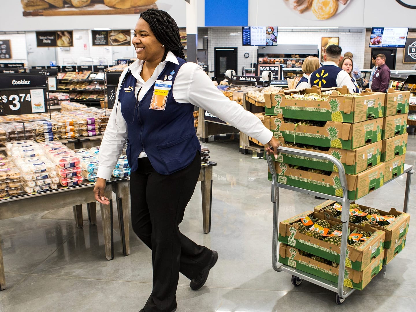 walmart-is-boosting-store-managers’-average-pay-to-$128,000-—-and-offering-a-bigger-bonus