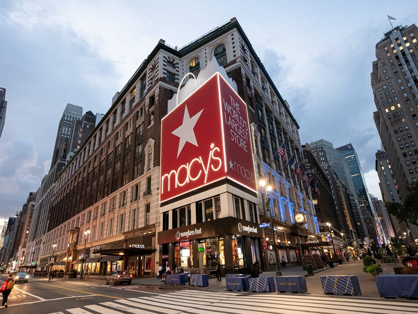 macy’s-and-wayfair-start-the-year-off-with-layoffs-here-are-the-major-retailers-making-cuts-in-2024.