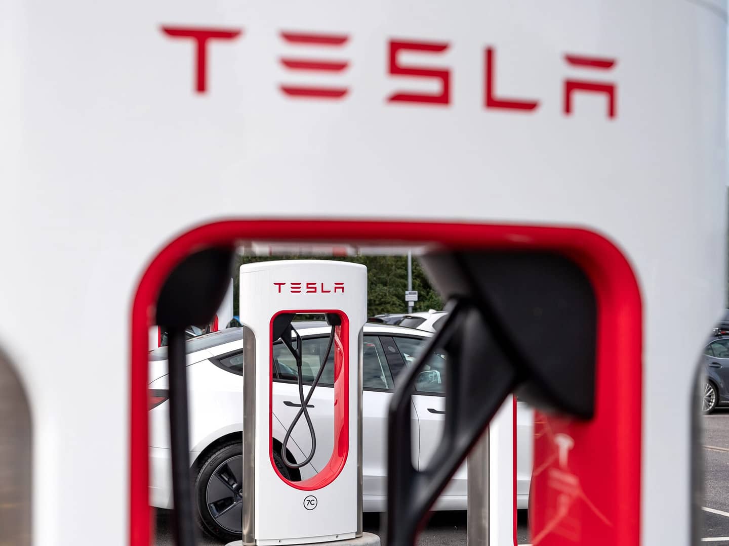 tesla’s-unique-approach-to-sales-is-giving-it-headaches