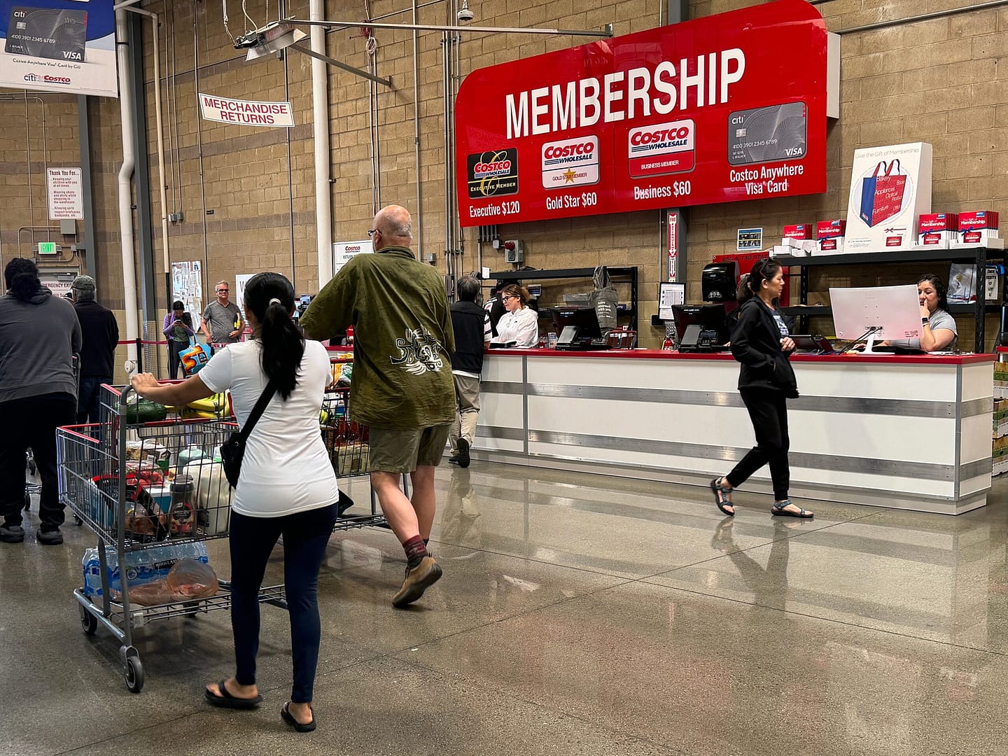 with-my-costco-executive-membership-and-store-card,-i-earn-enough-rewards-to-pay-for-a-whole-shopping-trip-—-here’s-how