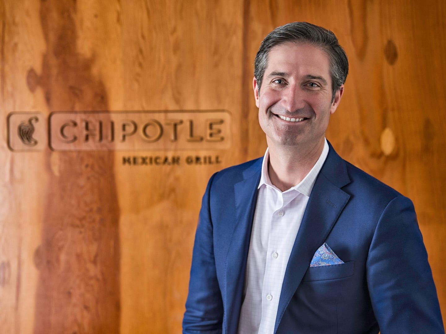 the-daily-routine-of-starbucks’-new-ceo-starts-with-a-5:45-am.-coffee-—-and-it’s-been-that-way-since-his-chipotle-days