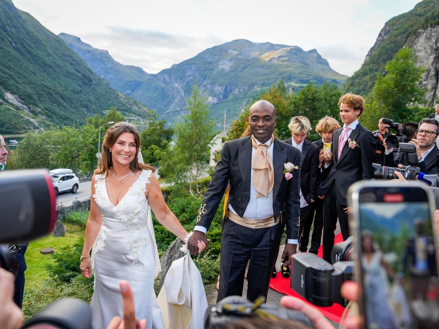 norway’s-princess-martha-louise-marries-a-us-man-who-says-he’s-a-6th-generation-shaman-in-a-one-of-a-kind-royal-wedding