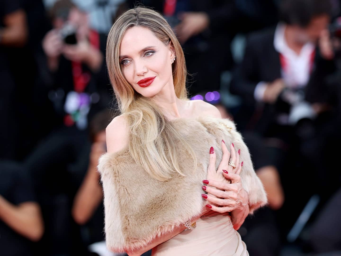 angelina-jolie-doesn’t-want-to-live-in-la-either