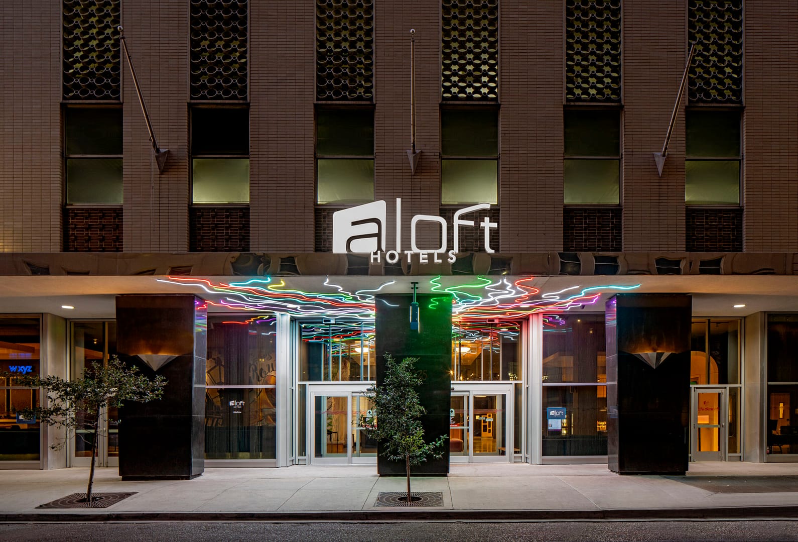 aloft-new-orleans-reveals-vibrant-interior-renovation