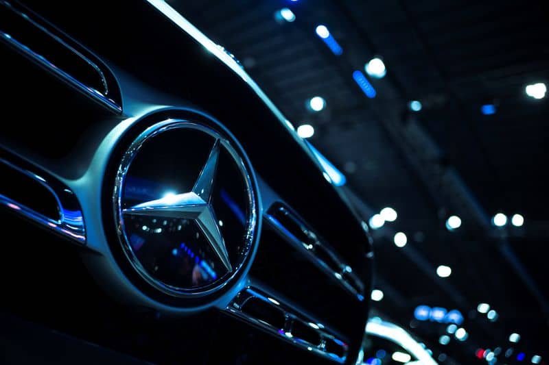 under-pressure-in-china,-mercedes-trims-2024-car-profit-outlook-by-reuters