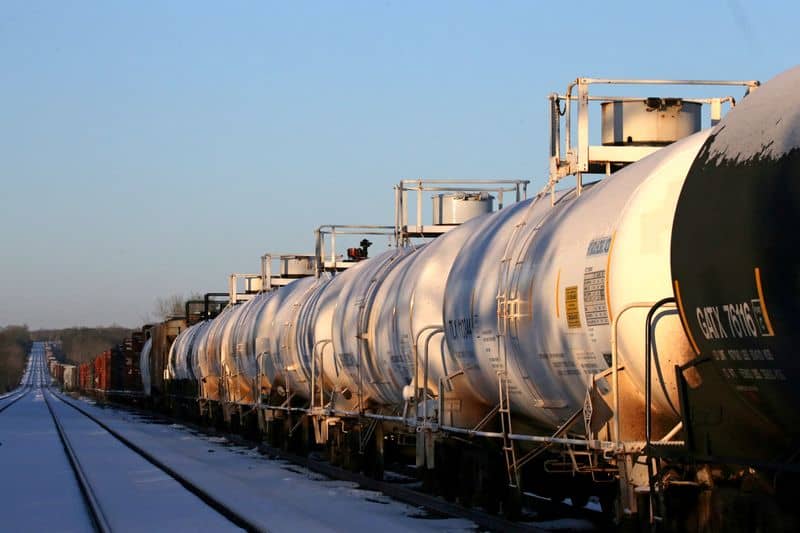 canada-tells-rail-companies,-union-to-work-harder-to-avert-crippling-stoppage-by-reuters