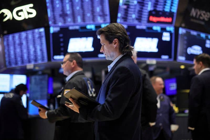 investors-drop-recession-bets-for-first-time-since-april-2022-by-reuters