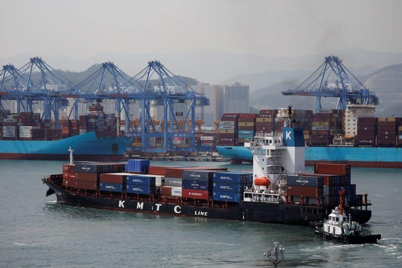 s.korea-exports-seen-extending-gains,-inflation-to-hit-bok-target:-reuters-poll-by-reuters