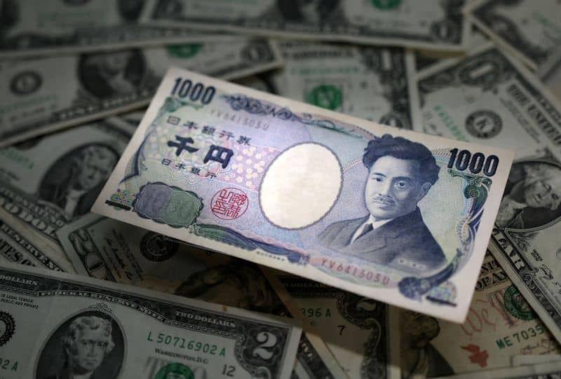 dollar,-yen-hold-tight-ranges-ahead-of-boj,-fed-by-reuters