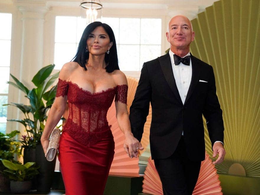 so,-now-we-know-what-tv-shows-lauren-sanchez-and-jeff-bezos-binge-in-their-spare-time